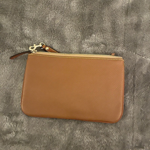 Dooney and Bourke wristlet - Picture 2 of 4